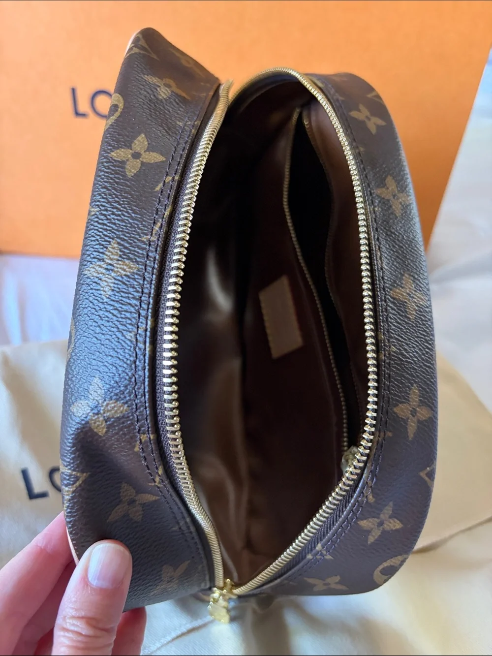 Louis Vuitton Monogram Toiletry bag 25 - Brown & Tan Trim RETIRED